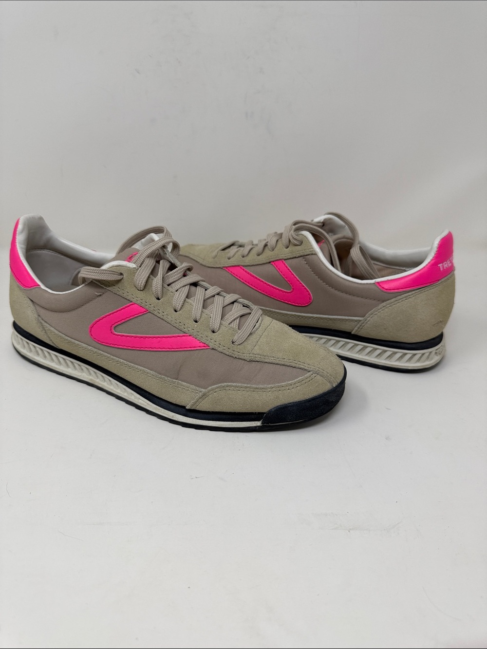 Tretorn Rawlins sneakers featuring a taupe suede upper w/vibrant pink branding